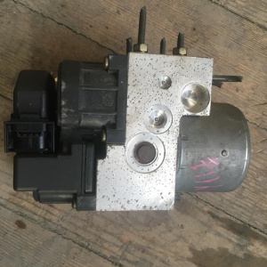 Блок ABS Nissan Y11 Wingroad 47660-WD905