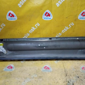 Накладка на дверь Ford Explorer 3 U152/UN152 '2001-2005 перед, прав 1L24-7820200-BLW