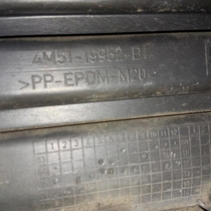 Заглушка в бампер Ford Focus 2 CAP/DA3 '2004-2008 R F 4M51-19952-BE