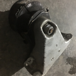 Подушка двигателя Toyota 1G-FE/1JZ-GE/2JZ-GE Mark II/Chaser/Cresta GX90/GX100/JZX100 1шп. L=R с кронштейном 12361-46020