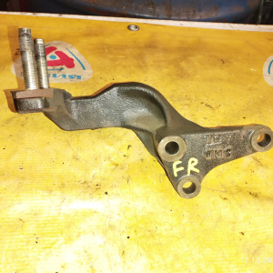 Крепление подушки ДВС Mazda ZL-DE Familia BJ5W '1998- перед, прав B25F39030B ( BC1D )