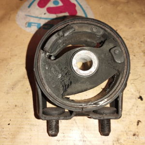 Подушка двигателя Mazda B3/B5 Demio DW3W ДЕФЕКТ РВАНАЯ F D20139050/D06139050B