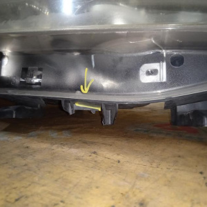 Фара Peugeot 207 A7/WC '2009-2013 прав RHD галоген 89900873 (деф. низ.крепл.) 620697