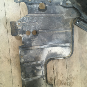 Защита двигателя Mitsubishi CU2W Airtrek R н MR539599