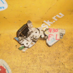 Замок двери Nissan N30 R'nessa перед, лев