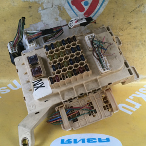 Блок предохранителей Toyota MCU15 Harrier салонный