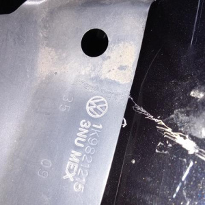 Крыло Volkswagen Golf 6 AJ5 '2008-2013 перед, лев Универсал 1K9821021