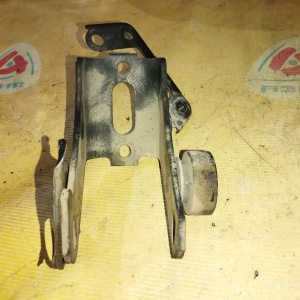 Крепление подушки ДВС Toyota 3S-GTE Caldina ST246 4WD a/t перед U140F F ( E )