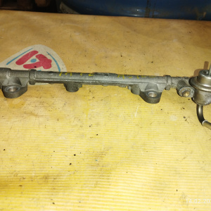 Топливная рейка Toyota 4A-FE/5A-FE Corolla AE100/AT212 с клапаном 23280-15030 23814-15040 / 23814-15041