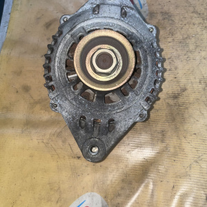 Генератор Mazda B3/B5/ZL-DE Demio/Familia DW3W DW5W BJ5P ( PD ) 2 конт. 4 ручейка B5C7 / LR170-759