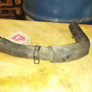 Патрубок  радиатора Toyota Hiace TRH200 2TR R F верх. на гбц