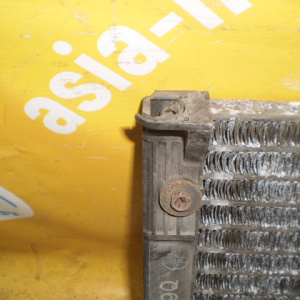 Радиатор кондиционера TOYOTA SXA10 RAV4 дефект крепления снизу