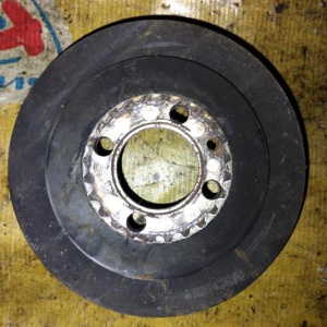 Шкив коленвала Mitsubishi 4G64 Delica PD4W/PA4W 4+4+4 ручейка SOHC 16 VALVE MD306158