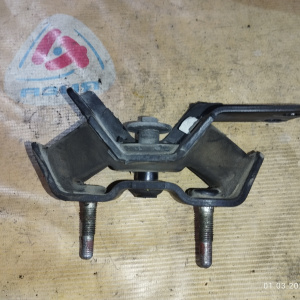 Подушка двигателя Toyota 5S Camry Gracia SXV20/SXV10 передний привод a/t низ. L 12372-03080/-03060