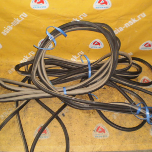 Уплотнительная резинка кузова Toyota Ipsum ACM20 комплект