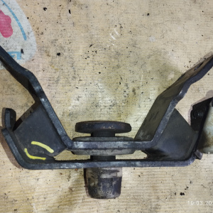 Подушка двигателя Toyota 1GR-FE/5VZ-FE Land Cruiser Prado GRJ120/VZJ120/GRN215/VZN215/GSJ15 a/t зад. ДЕФЕКТ R 12371-31050