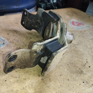 Подушка двигателя Toyota 1GR-FE Hilux Pick Up GGN15 4WD A750F зад акпп R IT-555