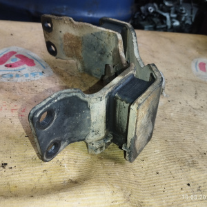 Подушка двигателя Toyota 1GR-FE Hilux Pick Up GGN15 4WD A750F зад акпп R IT-555