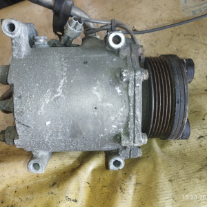 Компрессор кондиционера Mitsubishi 4G69 Grandis NA4W диаметр шкива 105 мм. MR958135