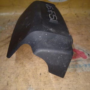 Накладка декоративная на двс Audi BDX A6 C6/4F2 V6-FSI спереди (дефект одного крепления) 06E103925F