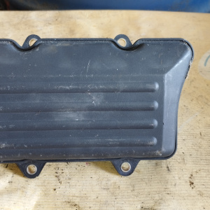 Бачок резонатора Mazda FS2V1319X Capella GWEW/CP8W FS на впускной коллектор