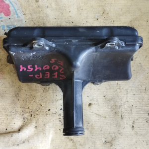 Бачок резонатора Mazda FS2V1319X Capella GWEW/CP8W FS на впускной коллектор