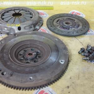 Маховик Suzuki M16A/M18A Aerio/Liana RB21S/ZC31S 2WD m/t + корзина ( диск 200 мм. ) 1262054G00