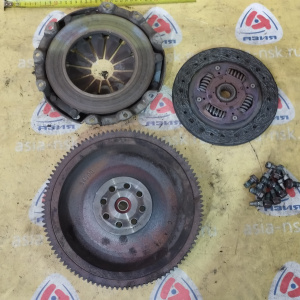 Маховик Suzuki M16A/M18A Aerio/Liana RB21S/ZC31S 2WD m/t + корзина ( диск 200 мм. ) 1262054G00