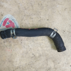 Патрубок  радиатора Mazda FP4715185B Premacy/Familia CP8W/BJ5W FP R F низ