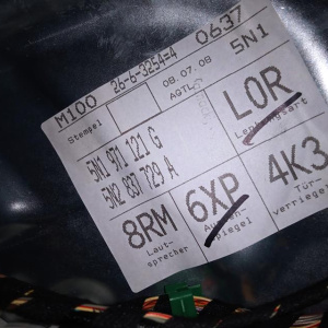 Дверь боковая Volkswagen Tiguan 5N1 '2008 перед, лев в сборе, молдинг (дефект, скол) 5N0831055B