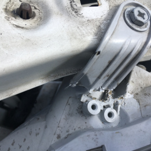 Ноускат Toyota Nadia ACN10 '2001-2003 a/t дефект крепления левой фары ф.44-45 Xenon