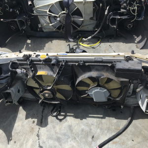 Ноускат Toyota Nadia ACN10 '2001-2003 a/t дефект крепления левой фары ф.44-45 Xenon