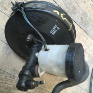 Главный тормозной цилиндр Mazda DW3W Demio с вакуумником чугунный