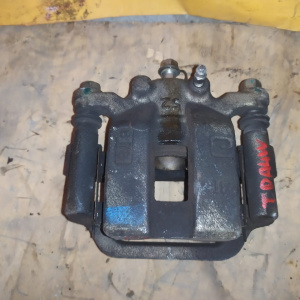 Суппорт Suzuki TD54W/TDA4W Escudo J20A зад, лев