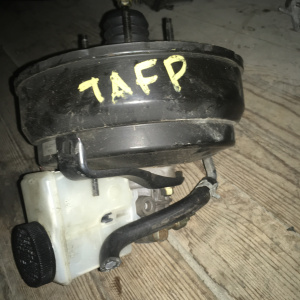 Главный тормозной цилиндр Mazda TA5P Millenia с вакуумником