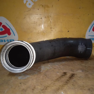 Патрубок интеркулера Volkswagen 5N0145834J Tiguan 5N1/5N2 CAWA/CCZD н F спереди снизу резина