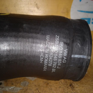 Патрубок интеркулера Volkswagen 5N0145834J Tiguan 5N1/5N2 CAWA/CCZD н F спереди снизу резина