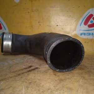 Патрубок интеркулера Volkswagen 5N0145834J Tiguan 5N1/5N2 CAWA/CCZD н F спереди снизу резина