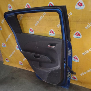 Дверь боковая Chevrolet Aveo T300 '2011-2016 зад, лев Хэтчбек, в сборе (замято снизу)