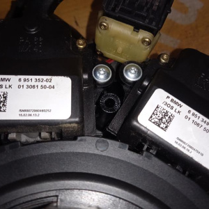 Блок подрулевых переключателей BMW 5-Series E60 '2005- в сборе (3 рычага, сломан круиз) 6951349, 6924106 61319115165