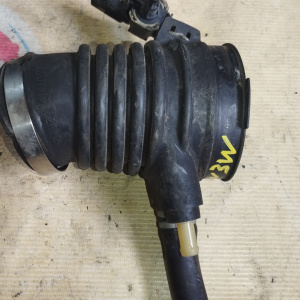 Гофра впускного коллектора Mazda GY MPV LW5W резиновая ДЕФЕКТ ТРЕЩИНЫ GY01 13 220-1/2