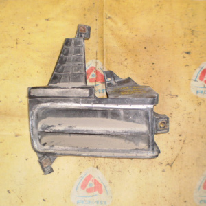Заглушка в бампер Toyota Land Cruiser UZJ200 R 52127-60040