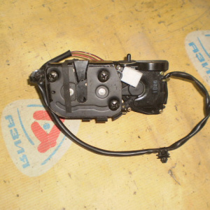 Замок двери Mazda CP8W Premacy зад, лев C10073310D