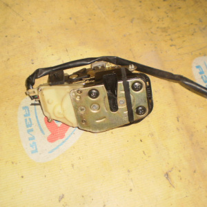 Замок двери Mazda TA5P Millenia зад, прав