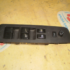 Пульт стеклоподъемника NISSAN X-Trail T31 перед, прав RHD 25401-JG03A