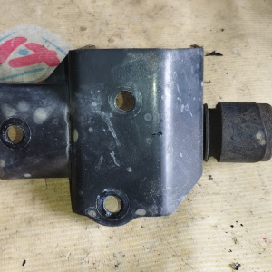 Крепление подушки ДВС Toyota 3S-FE Ipsum SXM15/ST215 4WD a/t A243F перед, лев ( S )