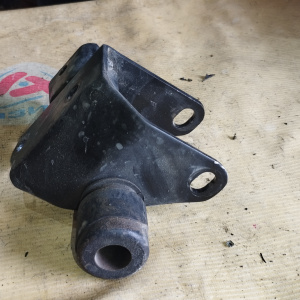 Крепление подушки ДВС Toyota 3S-FE Ipsum SXM15/ST215 4WD a/t A243F перед, лев ( S )