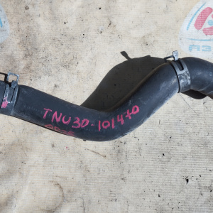 Патрубок  радиатора Nissan 21501AE000 Presage/Bassara/Liberty U30/M12 QR20/QR25 L в F верх.