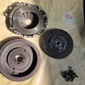 Маховик Toyota 4A/7A Corona Premio AT211 m/t + корзина ( диаметр диска 212-215 мм. )