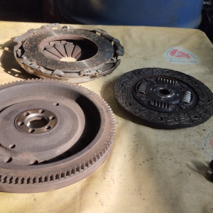 Маховик Toyota 4A/7A Corona Premio AT211 m/t + корзина ( диаметр диска 212-215 мм. )